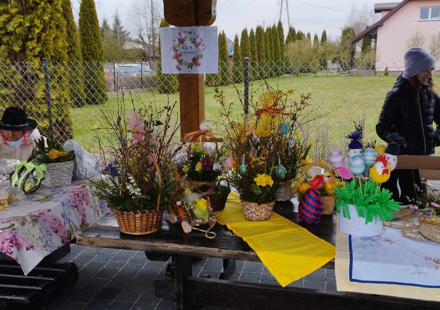 Szkolne Koło Caritas na Gminnym Kiermaszu Wielkanocnym