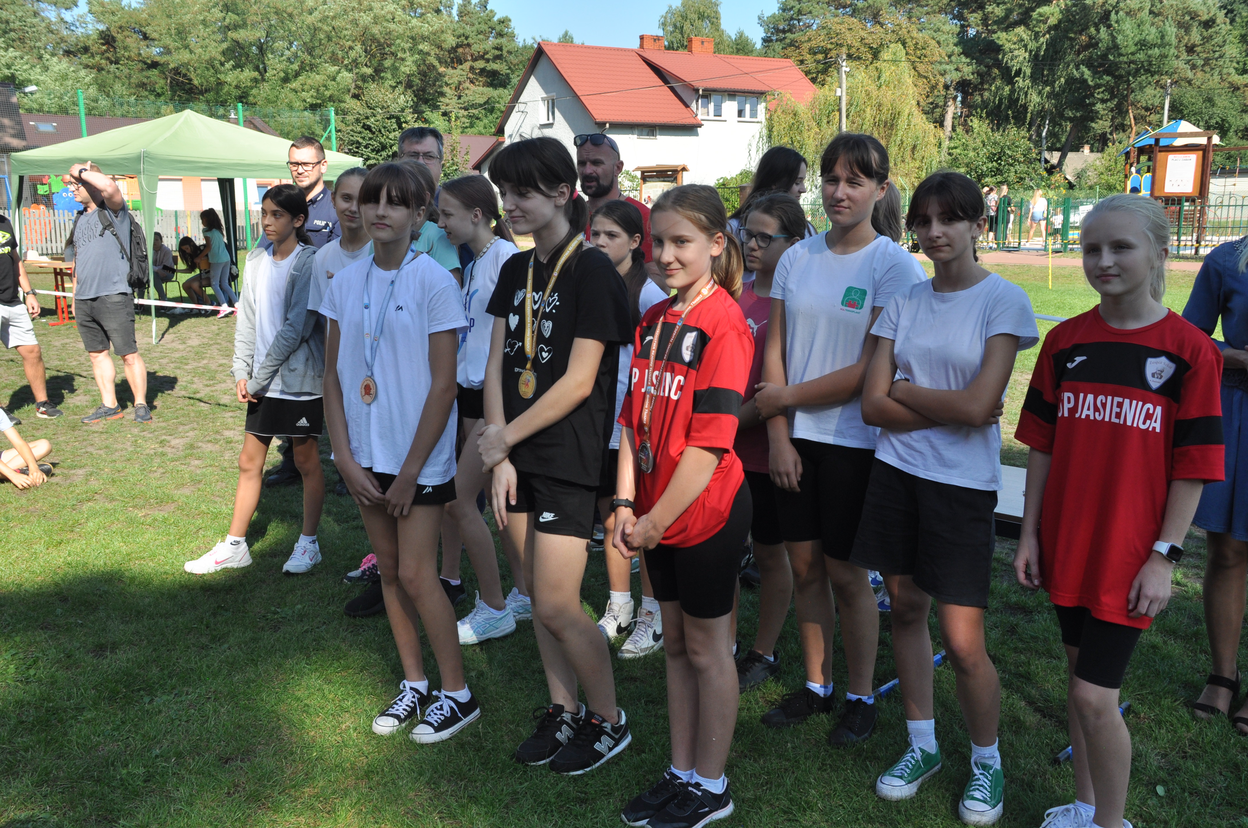 BIEGI PRZEŁAJOWE KLASY 4-6  SZEWNICA 21.09.23R.